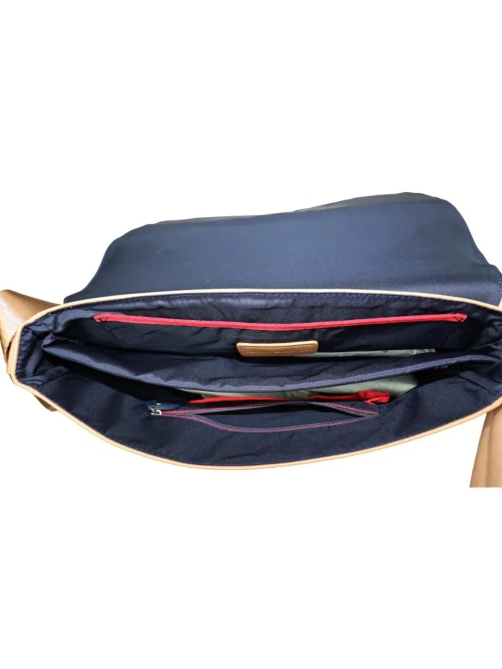 Tommy Hilfiger Pebbled Faux Leather Flap Close Messenger Laptop Computer Bag NWT